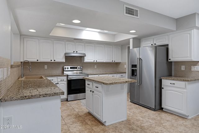 25829 S Beech Creek Drive, Sun Lakes, AZ 85248