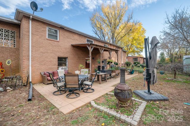 3842 Dowell Street, Hickory, NC 28602