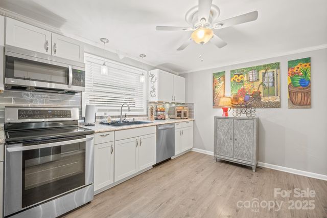 3842 Dowell Street, Hickory, NC 28602