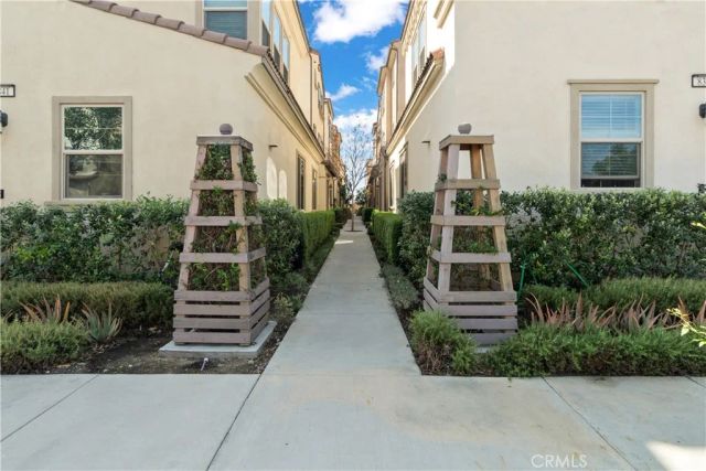 822 Mandarin, Upland, CA 91786