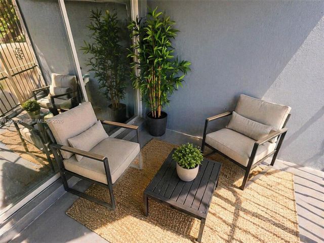 1177 NW 8th St Rd 5, Miami, FL 33136