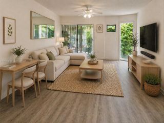 1177 NW 8th St Rd 5, Miami, FL 33136