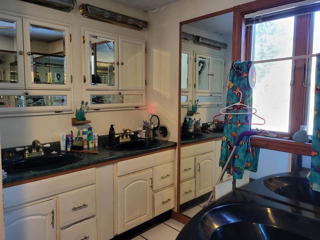 1583 River Road, Weare, NH 03281