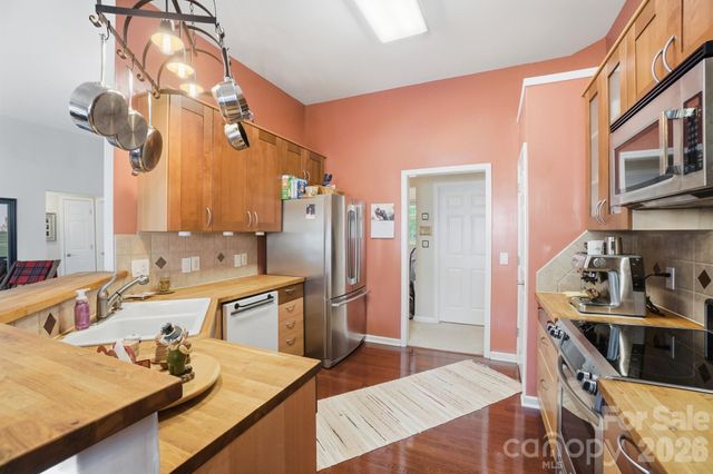 4027 Lannier Falls Lane, Charlotte, NC 28270