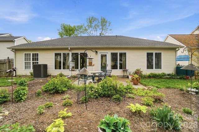 4027 Lannier Falls Lane, Charlotte, NC 28270