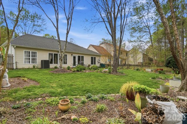 4027 Lannier Falls Lane, Charlotte, NC 28270