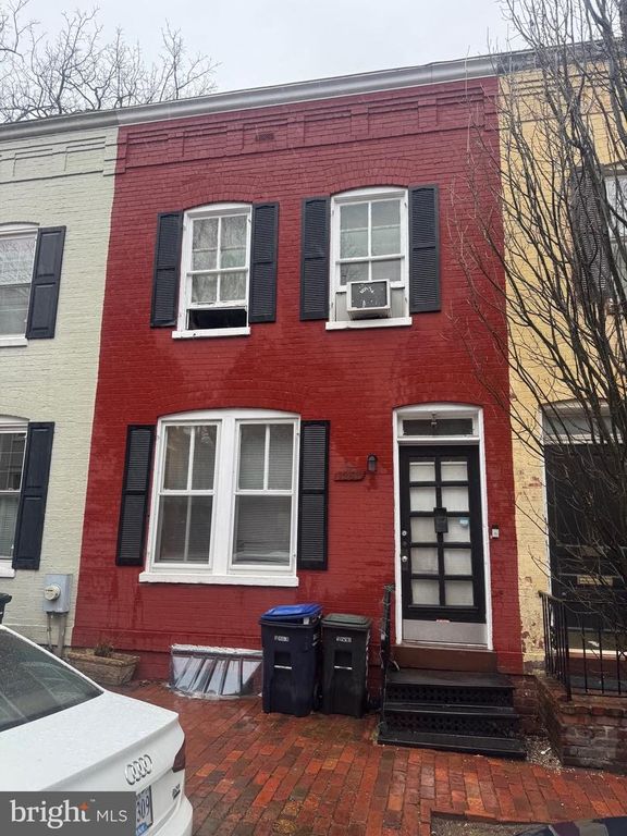 1233 33RD ST NW, Washington, DC 20007