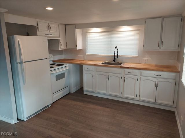 7580 McDaniel DR, North Fort Myers, FL 33917