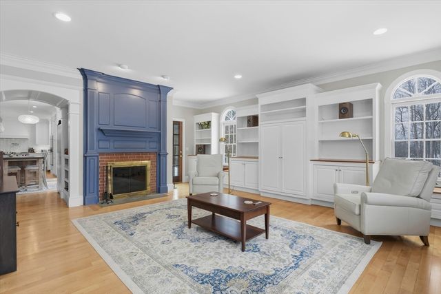 4 Knights Ct, Newbury, MA 01951