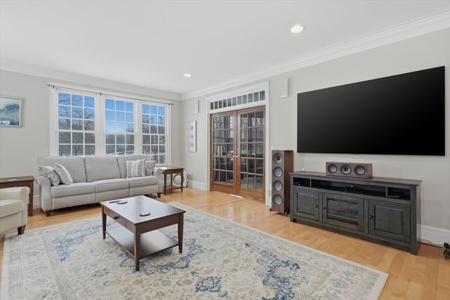 4 Knights Ct, Newbury, MA 01951