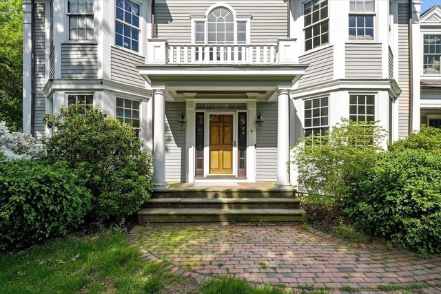 4 Knights Ct, Newbury, MA 01951