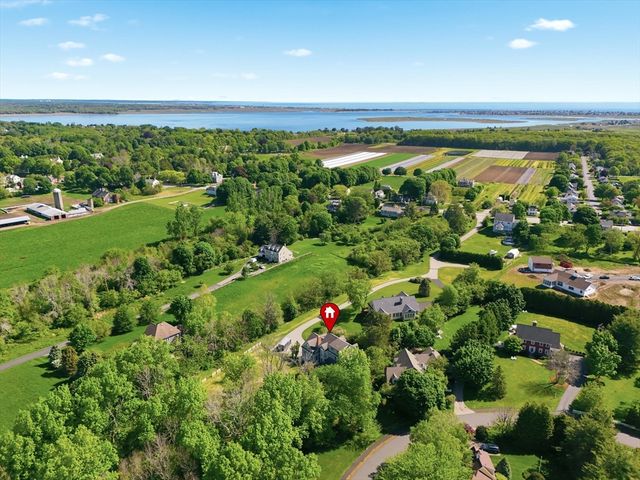 4 Knights Ct, Newbury, MA 01951