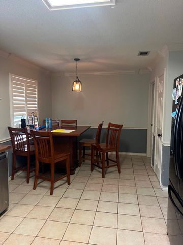 610 Pecos Street, Chandler, TX 75758