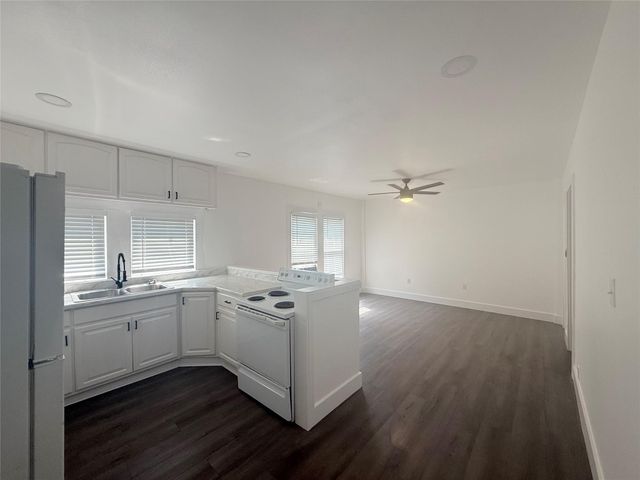 126 Smith LN E, San Marcos, TX 78666