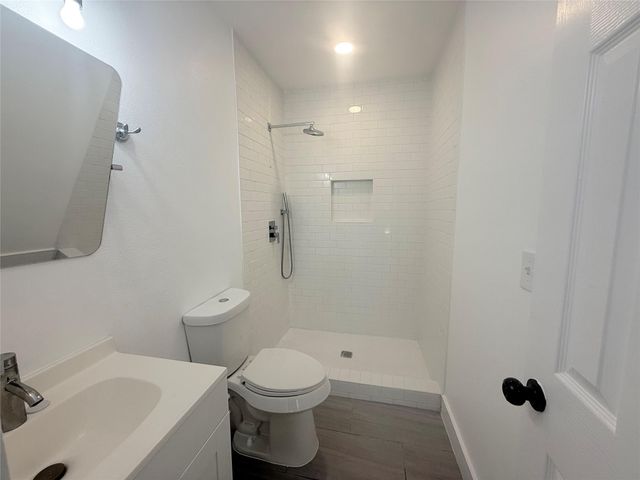 126 Smith LN E, San Marcos, TX 78666