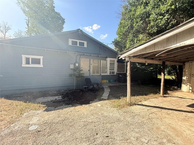 126 Smith LN E, San Marcos, TX 78666