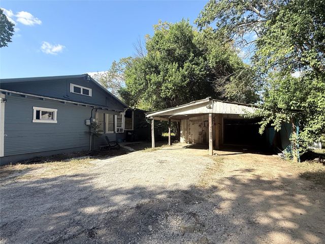 126 Smith LN E, San Marcos, TX 78666