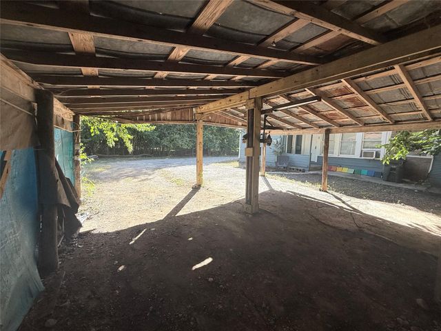 126 Smith LN E, San Marcos, TX 78666
