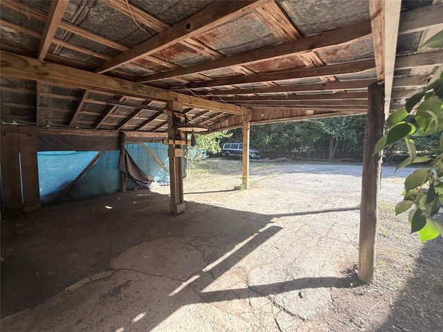 126 Smith LN E, San Marcos, TX 78666