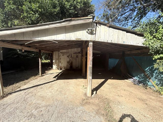 126 Smith LN E, San Marcos, TX 78666