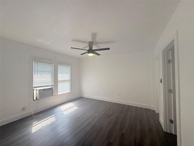 126 Smith LN E, San Marcos, TX 78666