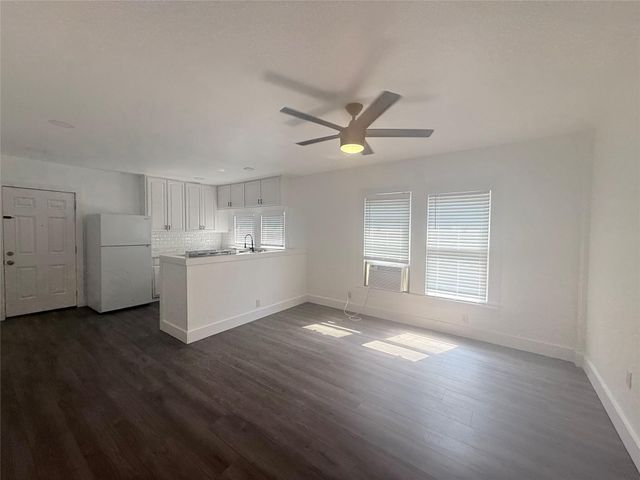126 Smith LN E, San Marcos, TX 78666