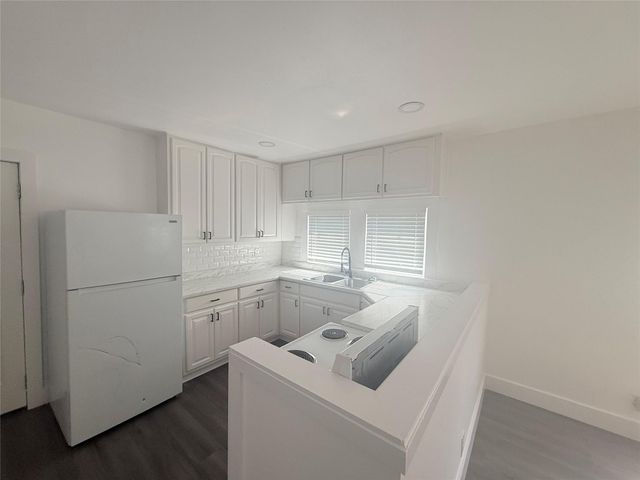 126 Smith LN E, San Marcos, TX 78666