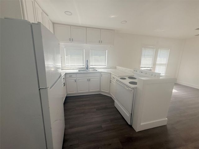 126 Smith LN E, San Marcos, TX 78666