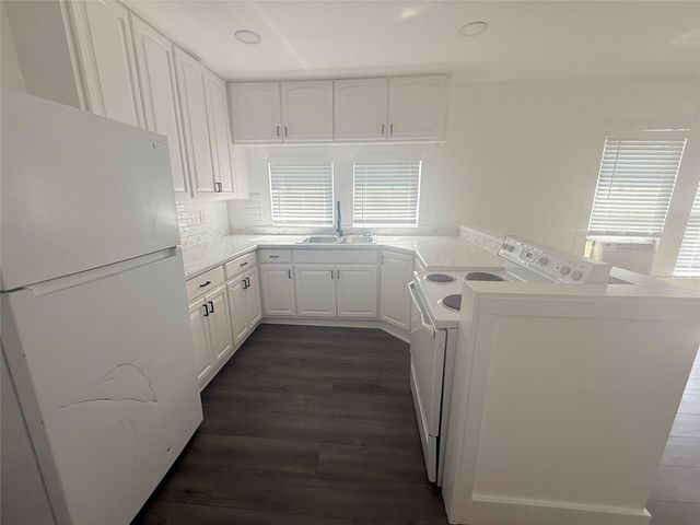 126 Smith LN E, San Marcos, TX 78666
