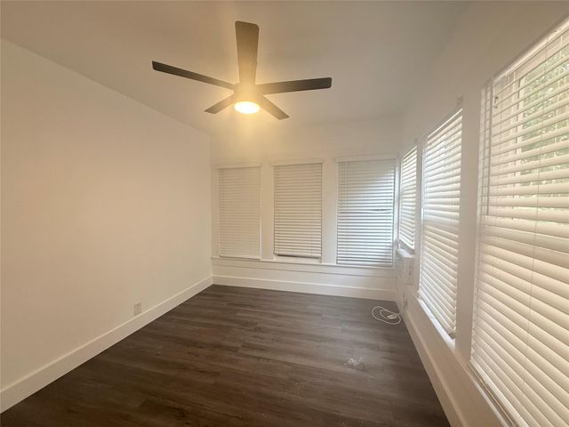 126 Smith LN E, San Marcos, TX 78666