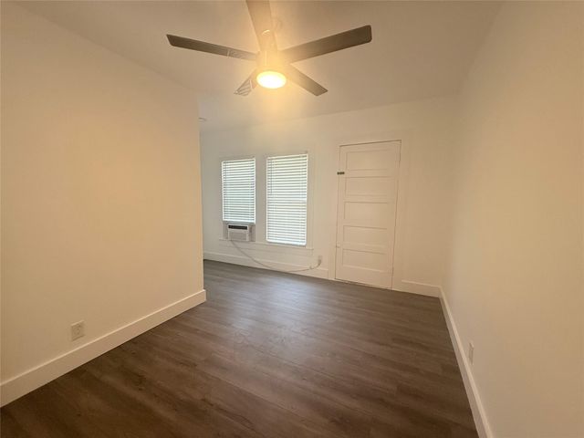 126 Smith LN E, San Marcos, TX 78666