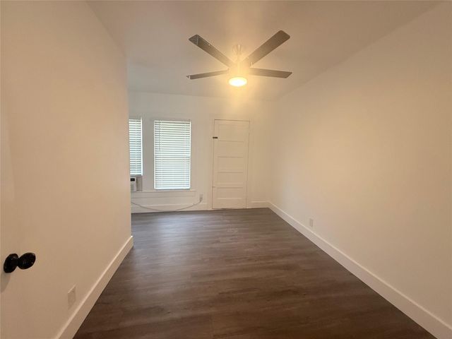 126 Smith LN E, San Marcos, TX 78666