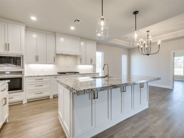 17827 S 48th East Avenue, Bixby, OK 74008