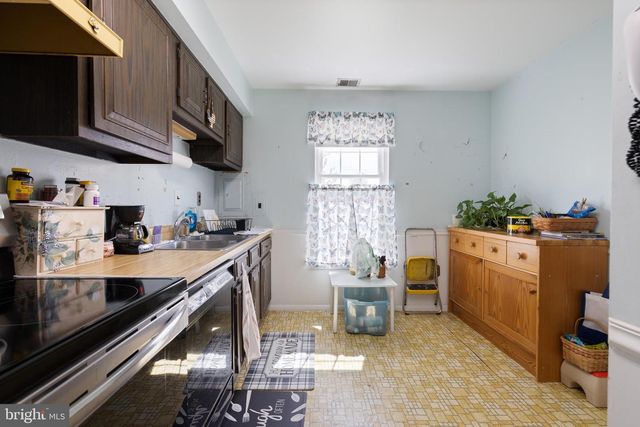 1820 PENNLAND CT, Lansdale, PA 19446