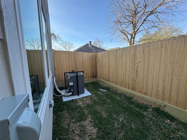 3227 Dennis Street, Houston, TX 77004