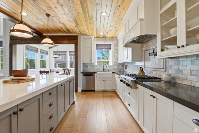 1229 W PEACOCK MIDGE DR, Bluffdale, UT 84065