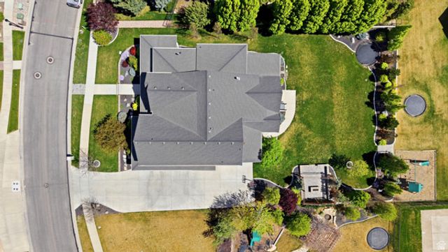 1229 W PEACOCK MIDGE DR, Bluffdale, UT 84065