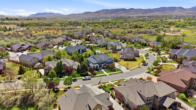 1229 W PEACOCK MIDGE DR, Bluffdale, UT 84065