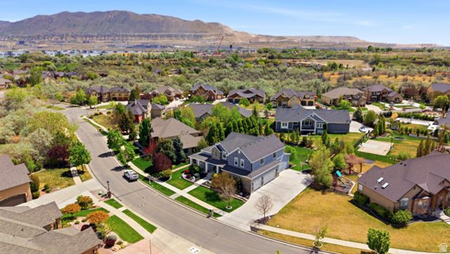 1229 W PEACOCK MIDGE DR, Bluffdale, UT 84065