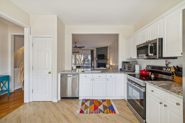 7252 Highway 70 S Apt 706, Nashville, TN 37221