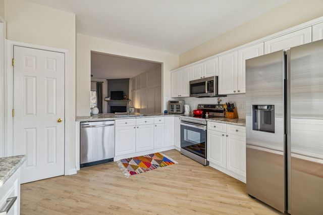 7252 Highway 70 S Apt 706, Nashville, TN 37221