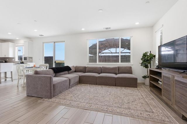 3871 Ivan Way, Rancho Cordova, CA 95742