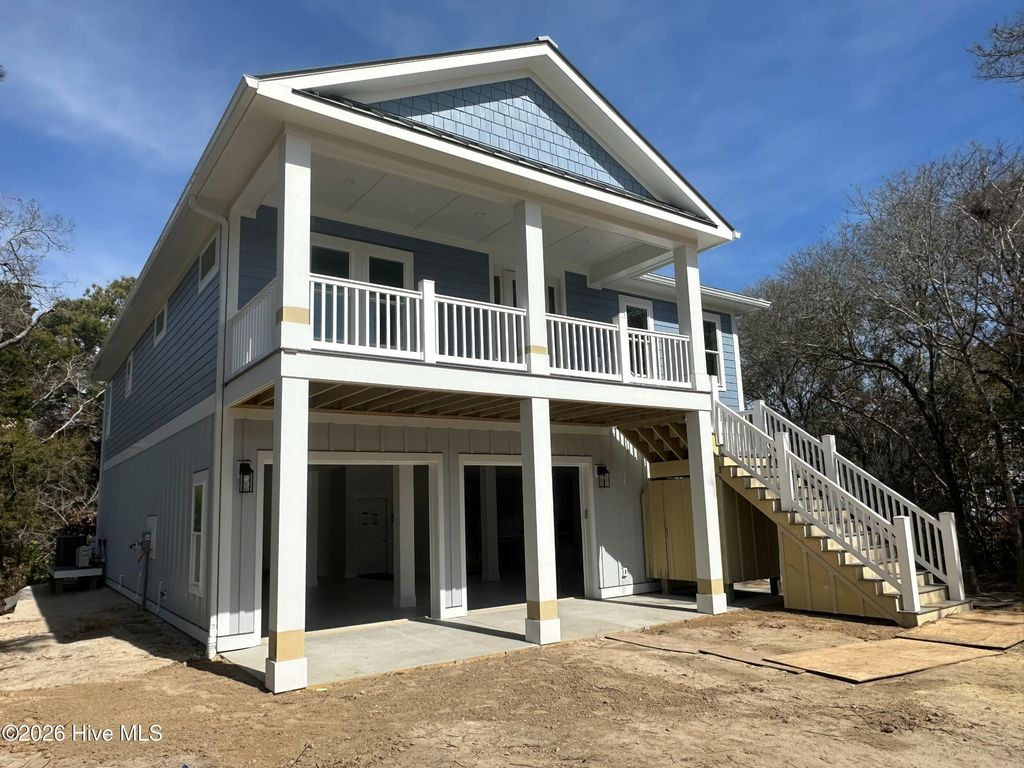 Image 2 of property listing at 122 Arthur Drive, Emerald Isle, NC 28594