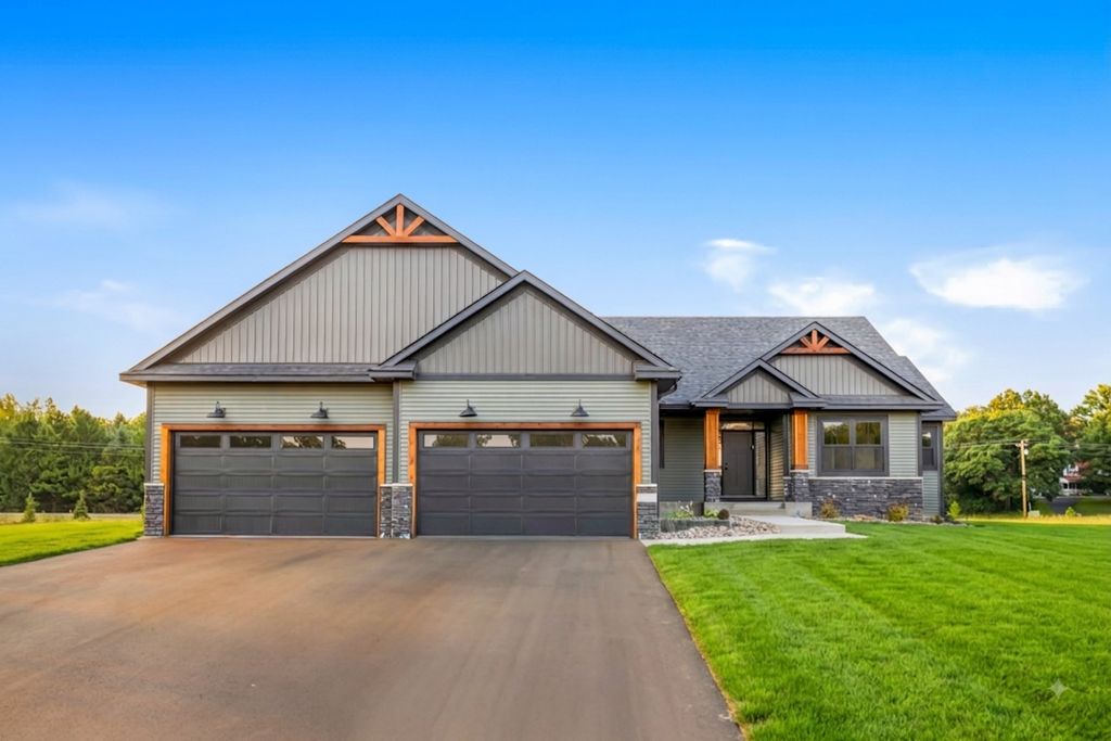 883 174th Avenue NE, Ham Lake, MN 55304