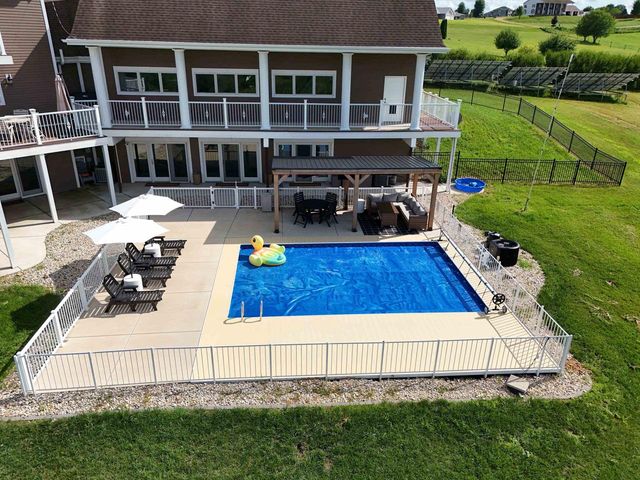 W5548 Sunset Hills Lane, Monroe, WI 53566