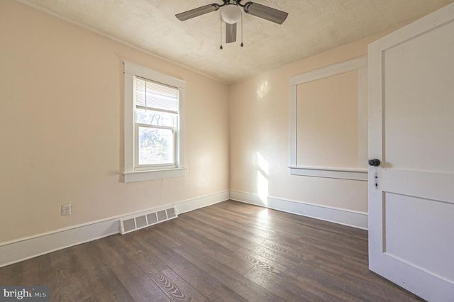 1429 W OAK RD, Vineland, NJ 08360