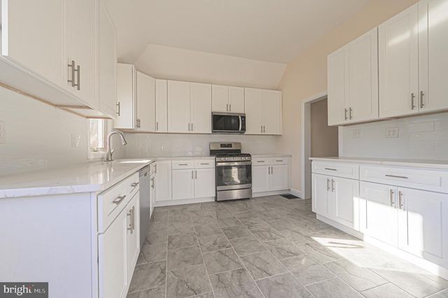 1429 W OAK RD, Vineland, NJ 08360