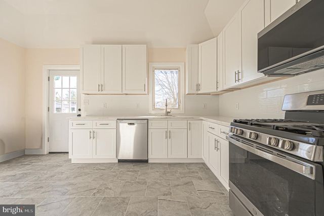 1429 W OAK RD, Vineland, NJ 08360