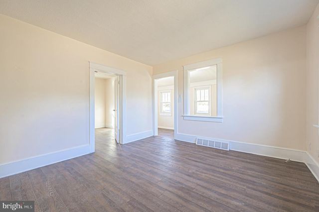 1429 W OAK RD, Vineland, NJ 08360