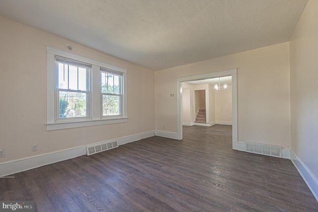 1429 W OAK RD, Vineland, NJ 08360